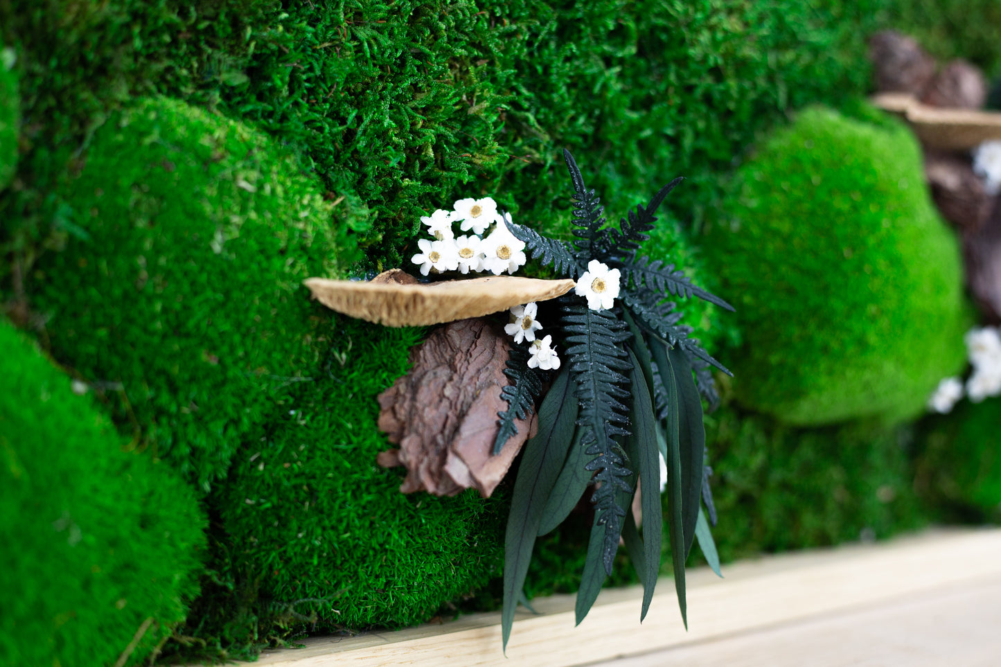 Lovely Green Wall Art Preserved Moss Artwork  with LED Lights and Live Moss For Office or Home 1 piece frame